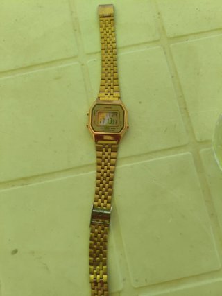 Reloj Casio Dorado LA680WE