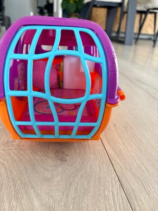 Muñeca Bellies con sombrero y gafas