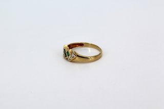 Anillo Oro 18k Circonitas Verdes y Blancas