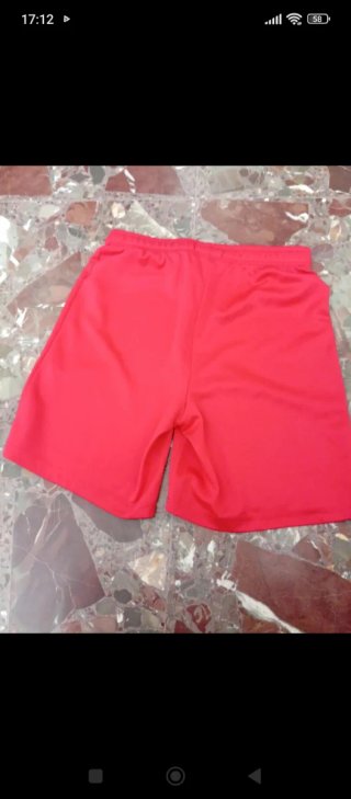 Pantalón corto rojo