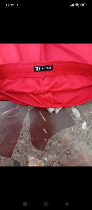 Pantalón corto rojo
