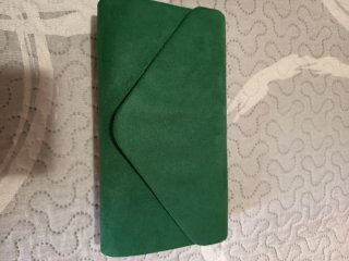 Bolso de fiesta verde con cadena dorada