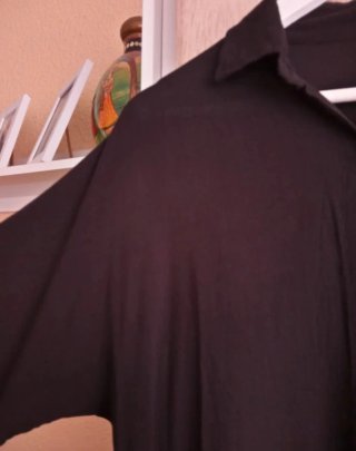 (L) Mono negro de manga corta