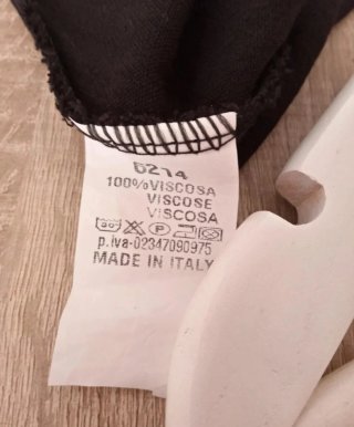 (L) Mono negro de manga corta