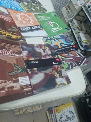 Libros de 4 eso de diferentes materias y editorial