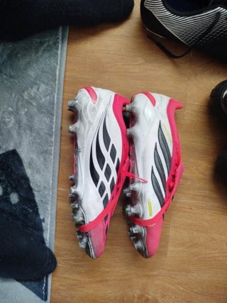 Botas de fútbol Adidas Predator rosas