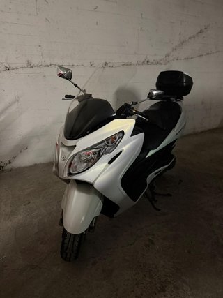 SUZUKI BURGMAN 400 Perfecto estado y con extras