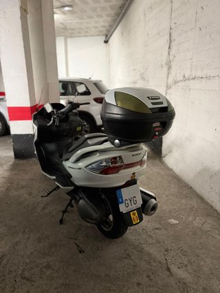 SUZUKI BURGMAN 400 Perfecto estado y con extras
