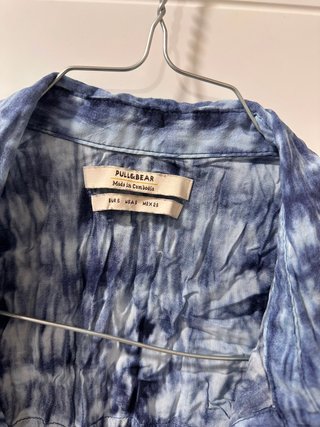 Blusa Pull and Bear azul tie-dye manga corta