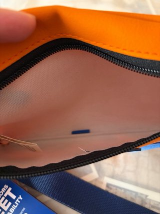 Un Bolso bandolera y una riñonera Daniel Chong