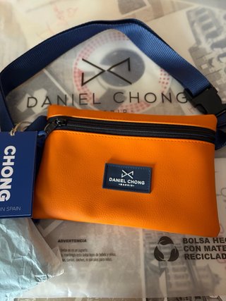 Un Bolso bandolera y una riñonera Daniel Chong