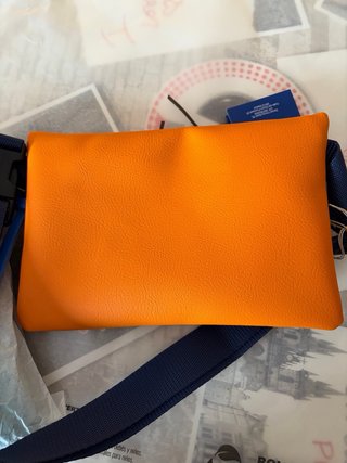 Un Bolso bandolera y una riñonera Daniel Chong