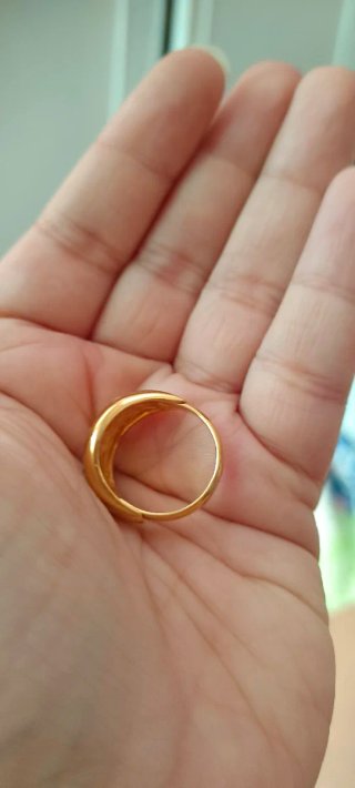 Anillo bañado en oro con circonitas