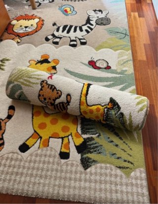 Habitación infantil: 3 alfombras y cortina
