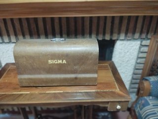 Máquina de coser Sigma antigua