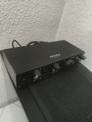 Arturia MiniFuse 2 ( regalo cables Jack)