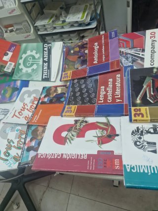 Libros varios de 3 ESO de diferentes materias