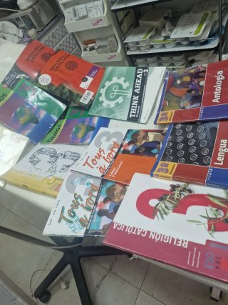 Libros varios de 3 ESO de diferentes materias