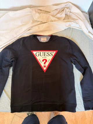 Sudadera Guess Negra Logo Triángulo