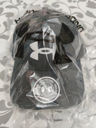 Gorra Under Armour Negra con logo Blanco