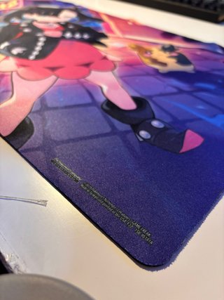 Tapete Pokémon TCG Marnie & Morpeko Oficial