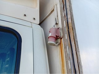 Camión Frigorífico con Puerta Elevadora
