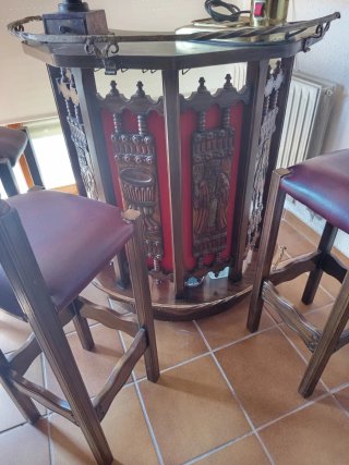 Mueble Bar Antiguo Madera y tres taburetes