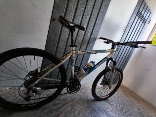Bicicleta Decathlon Rockrider 8.3