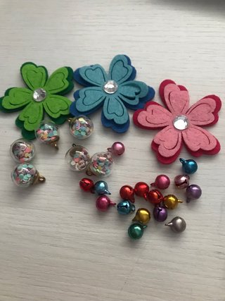 Flores y cascabeles para manualidades