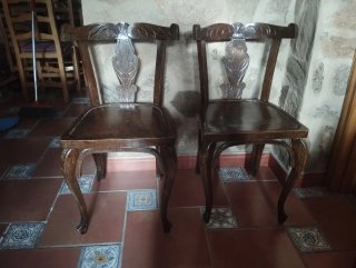 Conjunto de 2 sillas antiguas de madera
