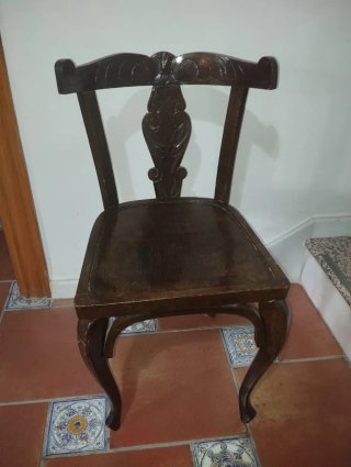 Conjunto de 2 sillas antiguas de madera