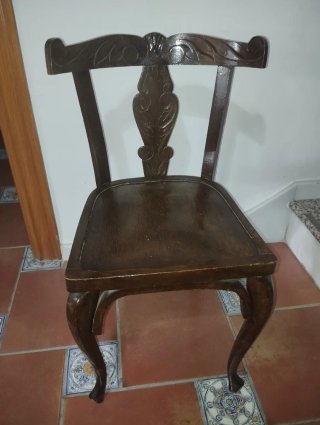 Conjunto de 2 sillas antiguas de madera