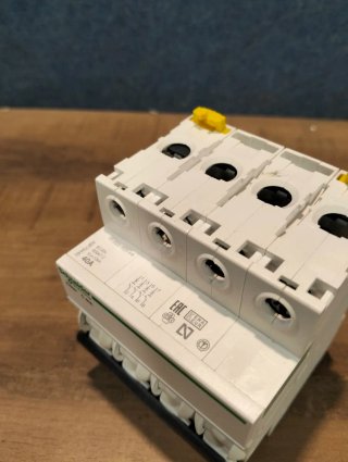 Interruptor Magnetotérmico Schneider Acti9 40A
