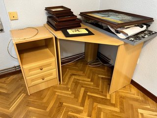 Escritorio esquinero madera y cajonera. GRATIS