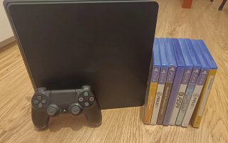 Consola PS4 Negra + 7 Juegos