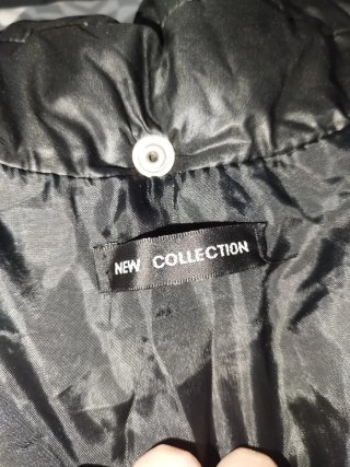 Chaleco negro acolchado con cuello alto