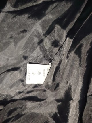 Chaleco negro acolchado con cuello alto