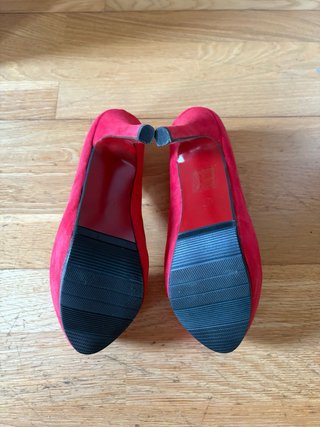 Zapatos de tacón rojos