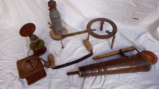 Lote antigüedades: trebedes, quinque, precio unida