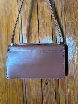 Bolso Primark marrón con detalles dorados