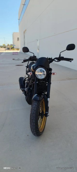 Yamaha XSR 125 legacy año 2024 7600 km