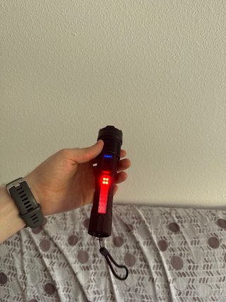 Linterna LED A76 800 lúmenes recargable