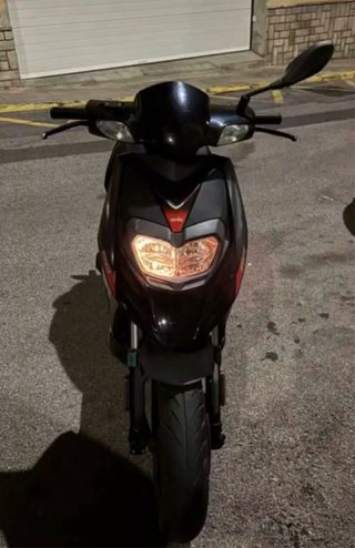Aprilia Sr.motard.50 Scooter Negra/Roja