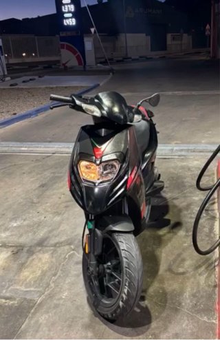 Aprilia Sr.motard.50 Scooter Negra/Roja