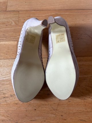 Zapatos tacón beige con brillos