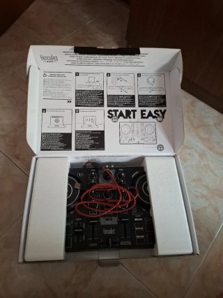 Controladora DJ Hercules DJControl Impulse 200