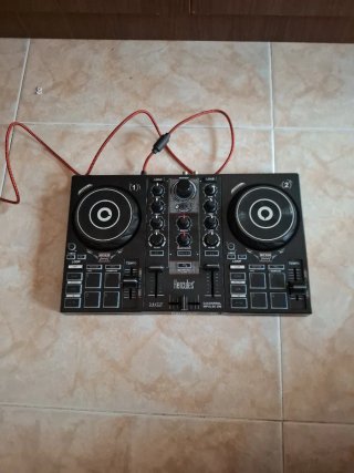 Controladora DJ Hercules DJControl Impulse 200