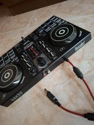 Controladora DJ Hercules DJControl Impulse 200