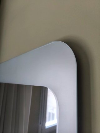 Cómoda de madera con espejo