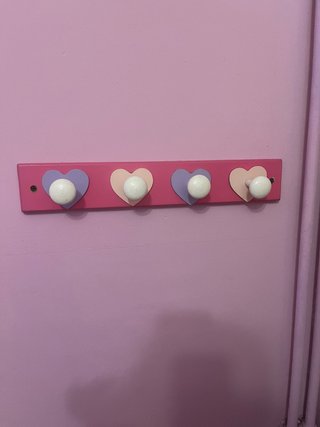 Colgador de pared con corazones
